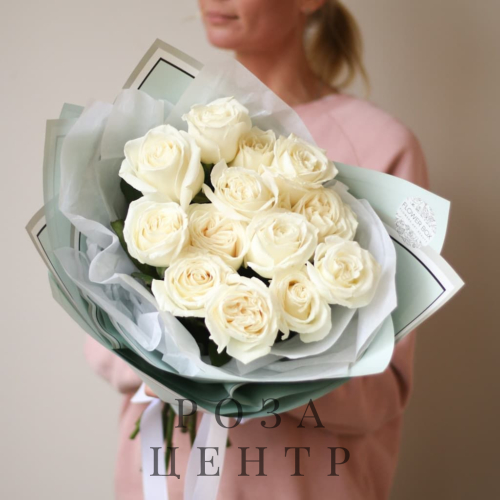 13 роз белого оттенка в нежном оформлении 13 роз белого оттенка в нежном оформлении