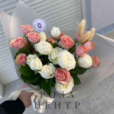 Комплимент из кустовых роз
