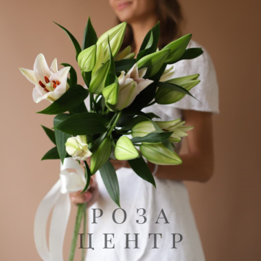 Лилии нежные в ленту (3 шт)