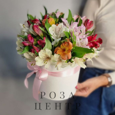 Альстромерии в коробке
